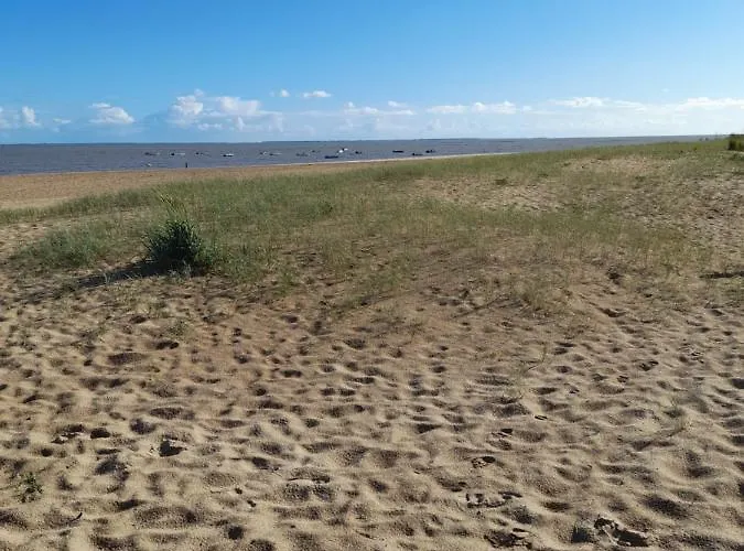 Maisonnette A Deux Pas De La Dans Calme